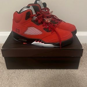 Jordan 5. Sz. 10. Red/Silver Tongue.Great condition!